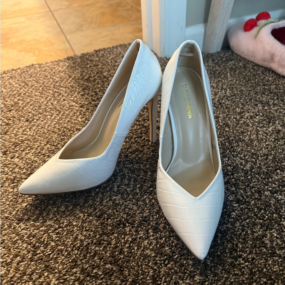Fashion Nova White Croc-Effect Pointed Toe Stiletto Heels